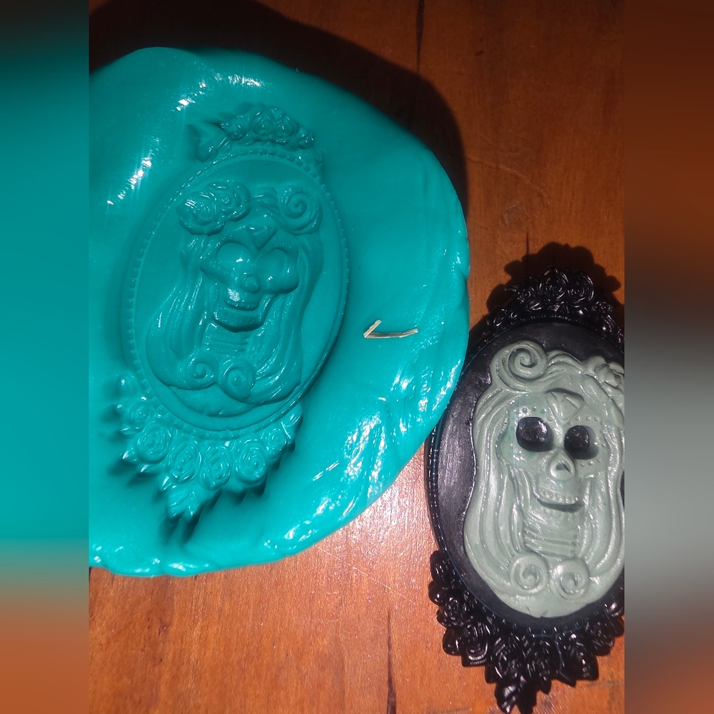 Pastel Gothic Skeleton skull lady vintage Victorian like Cameo Mold for Jewelry